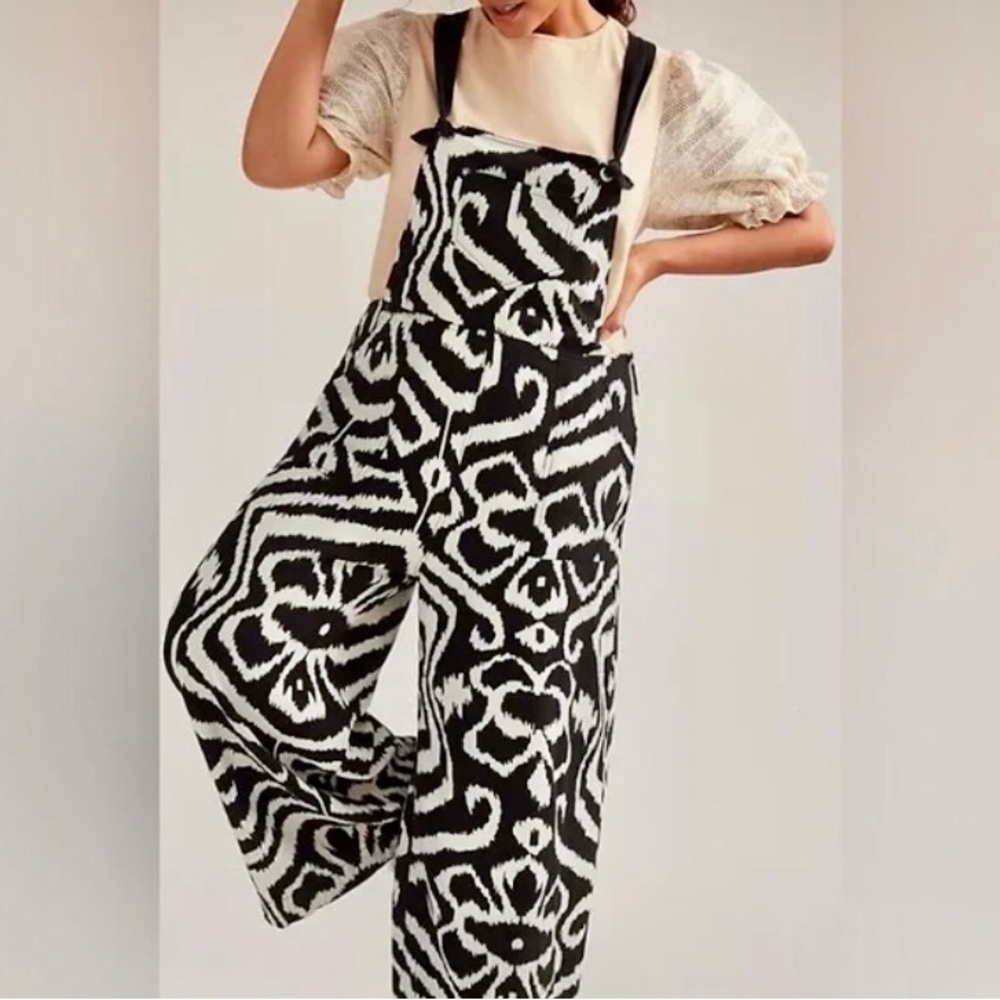 Anthropologie like new black and white boho chic jumper